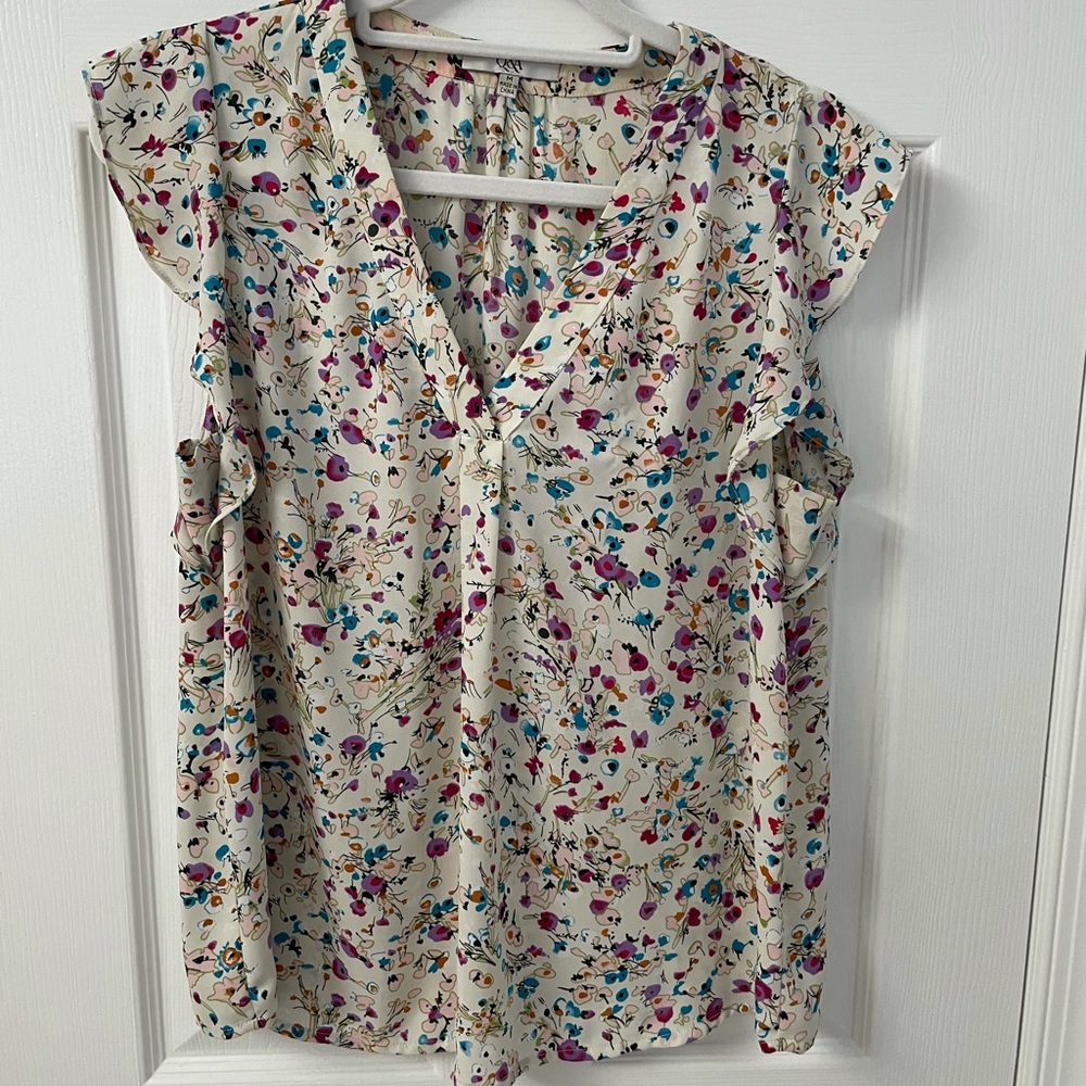 Q&A Justine Flutter Sleeve Blouse